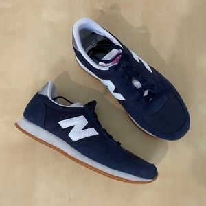 New Balance Women's 220 V1 Sneakers Size 5